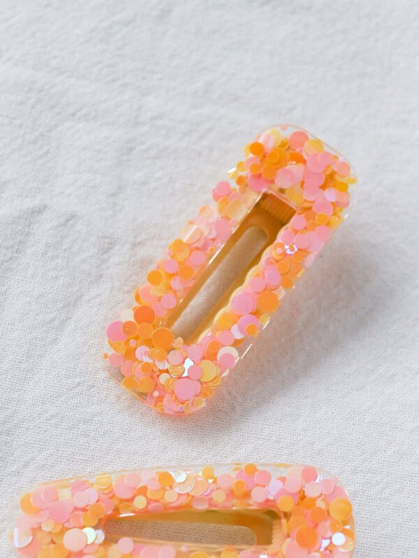 Pince à cheveux pailletée jaune et rose pastel en résine rectangle – Image 4